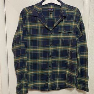 Patagonia 100% organic cotton plaid flannel button down